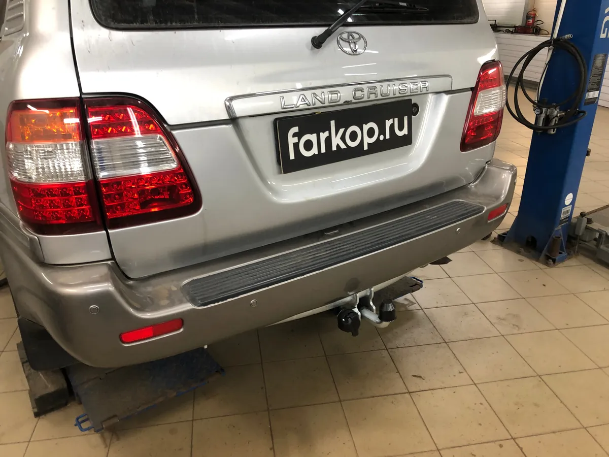Фаркоп Galia для Toyota Land Cruiser J100 VX 1998-2008 T050A в Казань