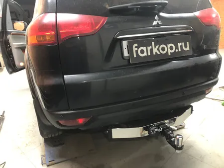 Фаркоп TowRus для Mitsubishi Pajero Sport 2008-2017 (с нерж. накладкой) 159366 в Казань